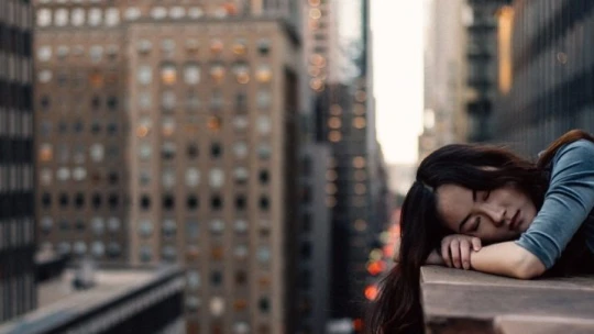 8 dolog, ami a mai fiatal felnőtteket stresszessé teszi