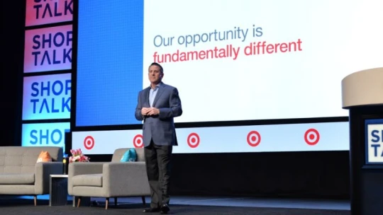 Vásárlás közben észre sem vesszük, de hamarosan eltűnik a valódi és a virtuális határa