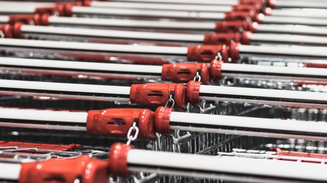A multik felhúzzák, a webshopok lenyomják, mi az? A boltos bére