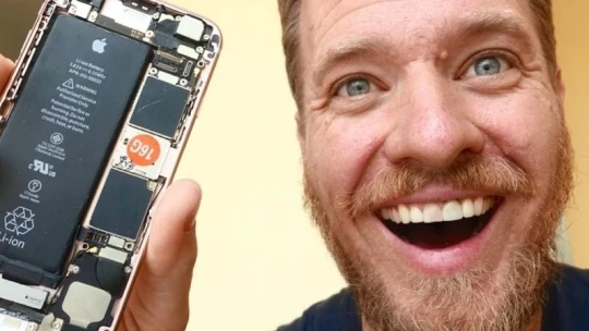 Kínában vásárolt alkatrészekből, saját maga rakta össze az Iphone-t