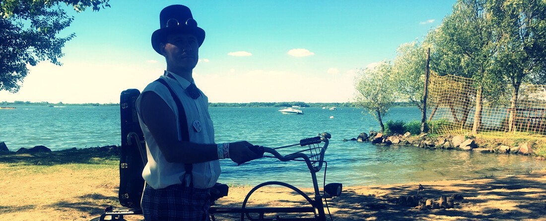 Bicikli és jacht, fürdőgatya és opera – a Tisza-tó partján