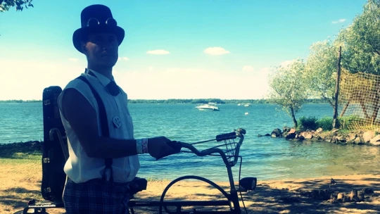 Bicikli és jacht, fürdőgatya és opera – a Tisza-tó partján
