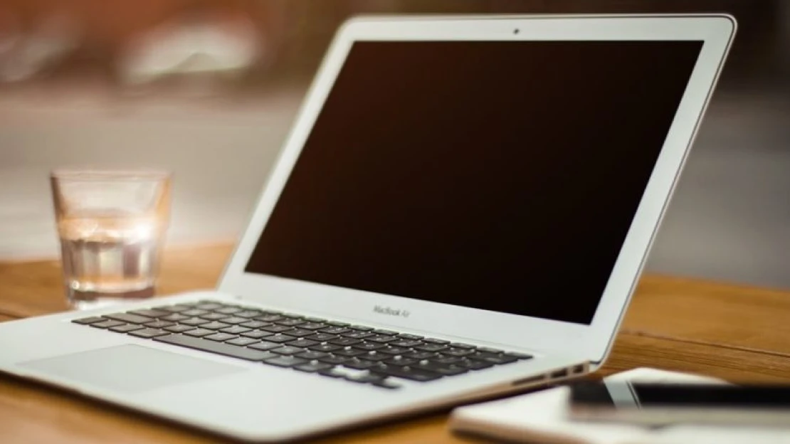 Balogh Péter bedurrantotta a startupcoelhót – és a LinkedIn népe imádja