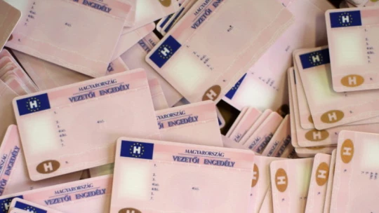 Áremelés jöhet – A többiekkel fizettethetik ki a középiskolások ingyenes jogosítványát