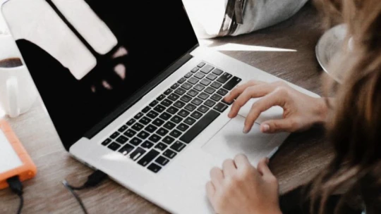 Nem bullshit, ambiciózus szerelemgyerek – vita az employer branding szerepéről
