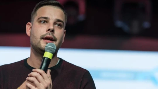 Kiss Ádám: ha ki kellene írnom a Facebookra, hogy gyere el az estemre, az már ciki lenne