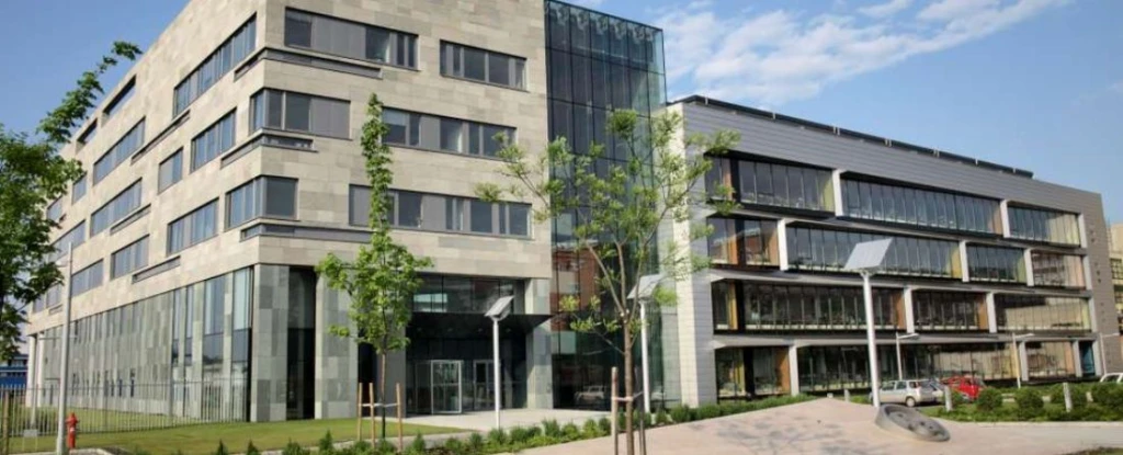 A fotó a Richter Gedeon Nyrt. Kémia Kutató és Irodaépületét ábrázolja.