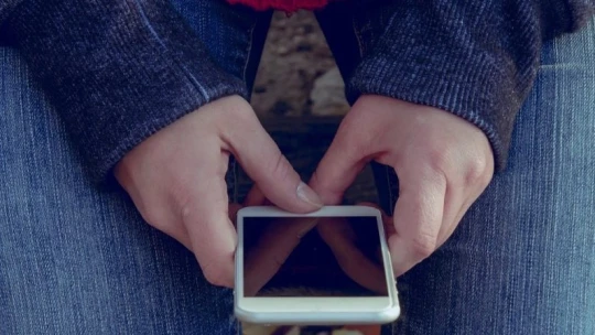 Rizikós lehet, ha Apple Payjel fizetünk a tömegközlekedésért – így néz ki a csalás