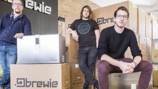 Nem tudtunk annyi gépet adni, mint amennyit akartak. A havi 500 is kevés lehet a magyar Brewie sörfőző gépeiből