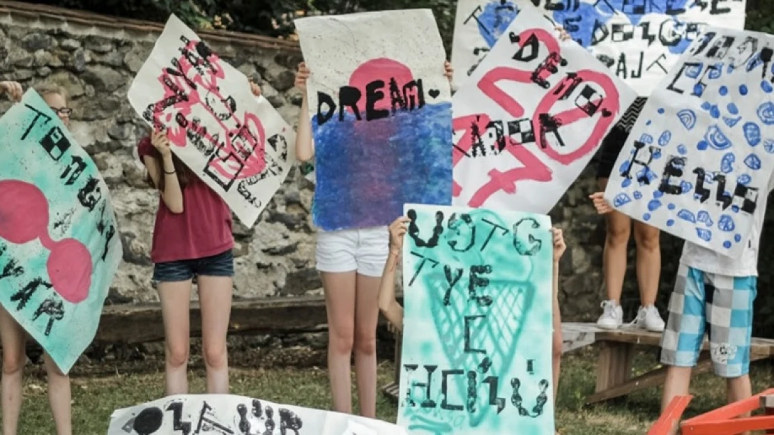 Barkácsolni sokkal menőbb, mint mobilozni – Gyerektábort indít a Hello Wood