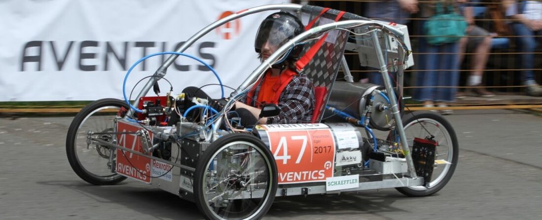 Negyven csapat áll rajthoz saját tervezésű autójával az egyetemisták autóversenyén