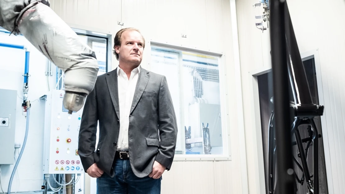 Én és a robotom: festőrobotot vett a Gepida, mert nem talált embert