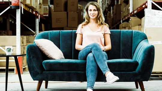 Senki sem segített a költözéskor, inkább üzletet csinált belőle