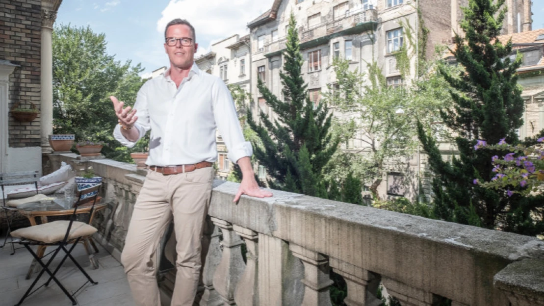 Batiz András: A nyilvánosság előtt az okostelefonoknál is izgalmasabbnak kell lenned