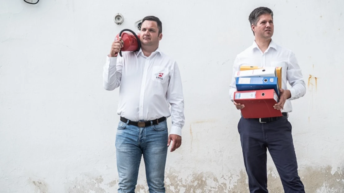 Egy apró településről törölné el a papírt egy informatikus és egy tűzoltó a tűzvédelmi szakmában