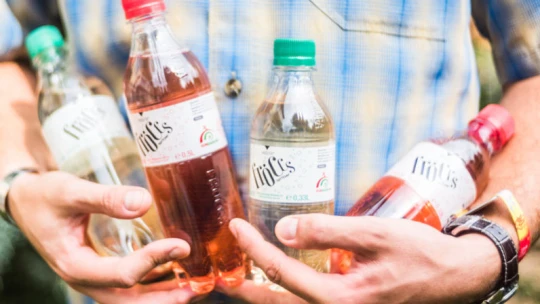 70 évesen feltalálta a palackozott fröccsöt, most milliárdos üzletet csinálna belőle