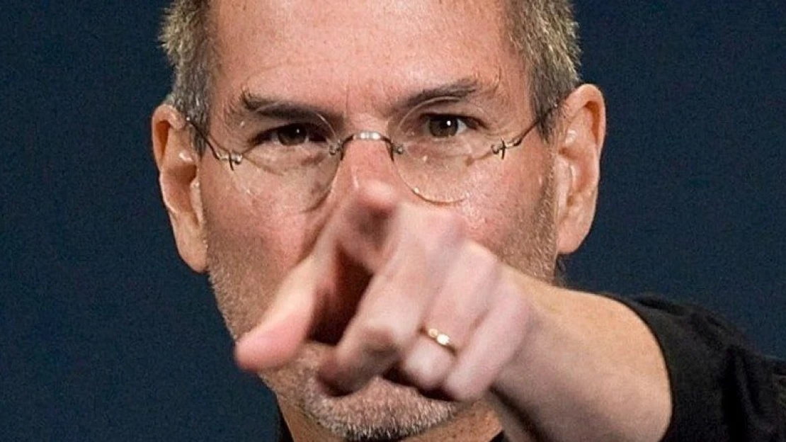 Steve Jobs egyetlen kérdése és a legendás válasz, amivel a csődközelből billió dolláros céggé tette az Apple-t