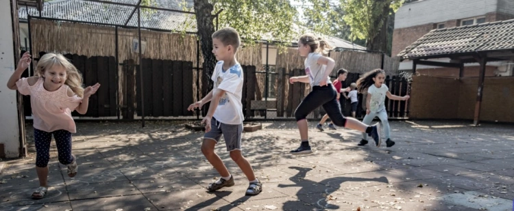 Lakatos, Vinnai, Mattheisen, Barabási és mások – illusztris befektetői névsor a Budapest Schoolnál