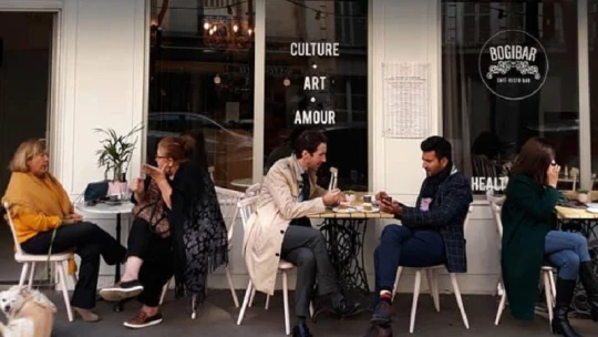 A francia bohémokat célozza meg a Párizsban nyílt magyar kultúrbár