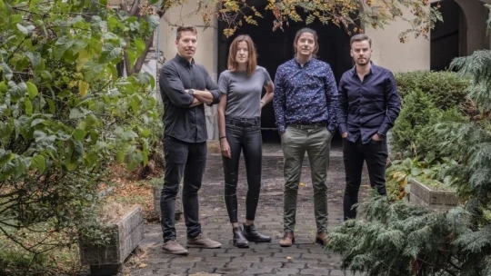 Csak nyolcórázni ne kelljen! Az Y generációra utazik a Forbes díjnyertes startupja