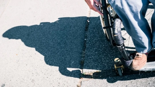 Hány centis padka számít túl magasnak? Ilyen az élet Budapesten kerekesszékkel