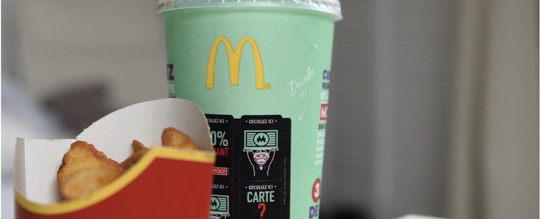 A szívószálak után a műanyag pohárfedelektől is megválna a McDonald’s