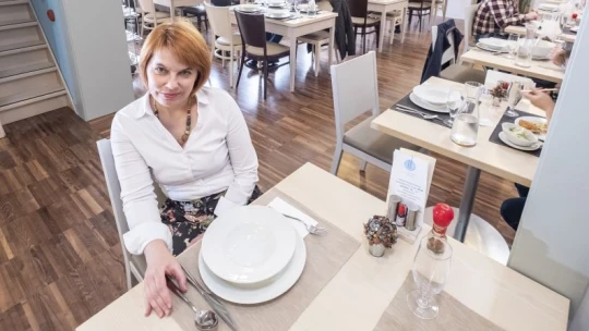 Fogyatékkal élőkkel vitték sikerre az éttermet vidéken – nyitják az új egységet, de már Budapesten