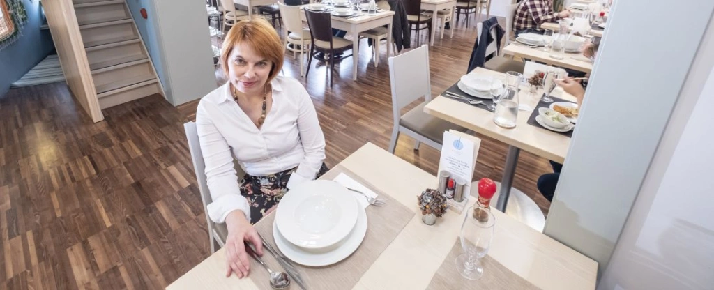 Mészáros Abdrea, a megváltozott munkaképességűeket foglalkoztató szekszárdi Ízlelő étterem alapító-ügyvezetője. Fotó: Orbital Strangers