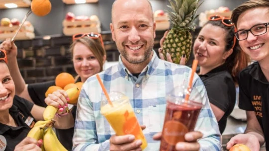 Még több dzsúsz: most 5 magyar üzlete van, öt éven belül 50 lehet a csehek narancslékirályának