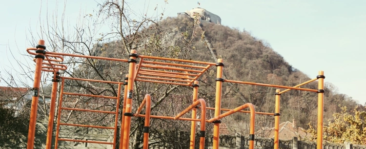 Déván épített street workout-pályát a magyar HardBodyHang