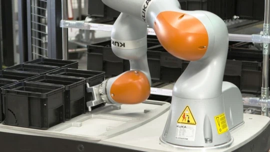 Ez a kuka nem a ház előtt áll, avagy meglátogattuk az egyik legnagyobb robotgyár hazai központjait