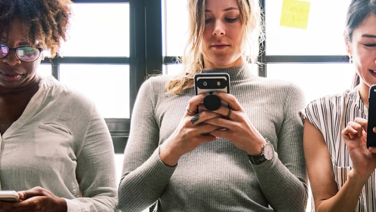 Szupertelefonok, óriástévé és életmentő magyar okosóra – 10 tech-cucc, amire érdemes figyelni 2019-ben