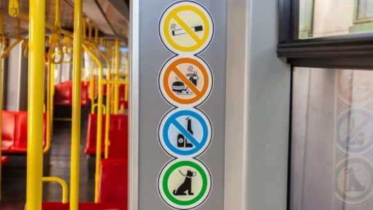 Az összes metróvonalon betiltják az evést, Bécsnek bejött az újítás