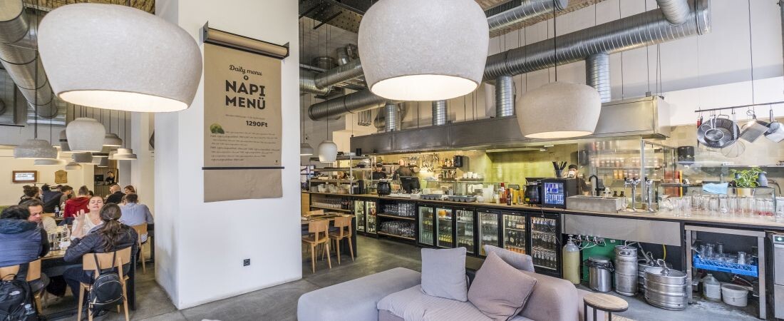 Magyar cég száll be a Coffeeshop Company kávéláncba, ingyenes kávézást vezetnek be