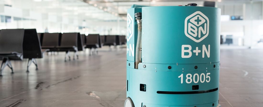 Magyar cég fejlesztett önjáró robotot, hogy a budapesti reptéren takarítson – és még neve is van!