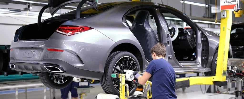 A kecskeméti Mercedes-gyár is belevág a hibridek gyártásába
