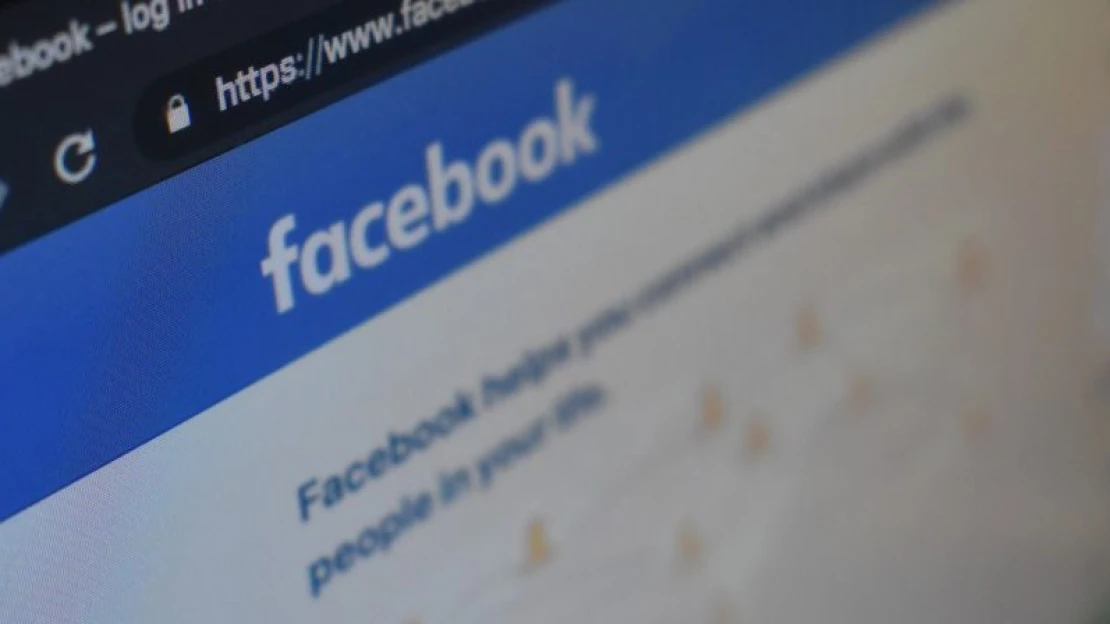 Valódi újságírókat vesz fel a Facebook, hogy kevesebb legyen a propaganda a hírfolyamban
