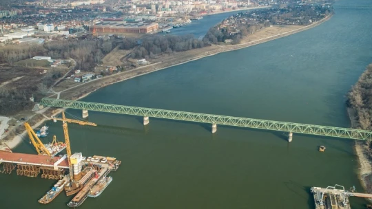 Így épül Mészárosék komáromi Duna-hídja
