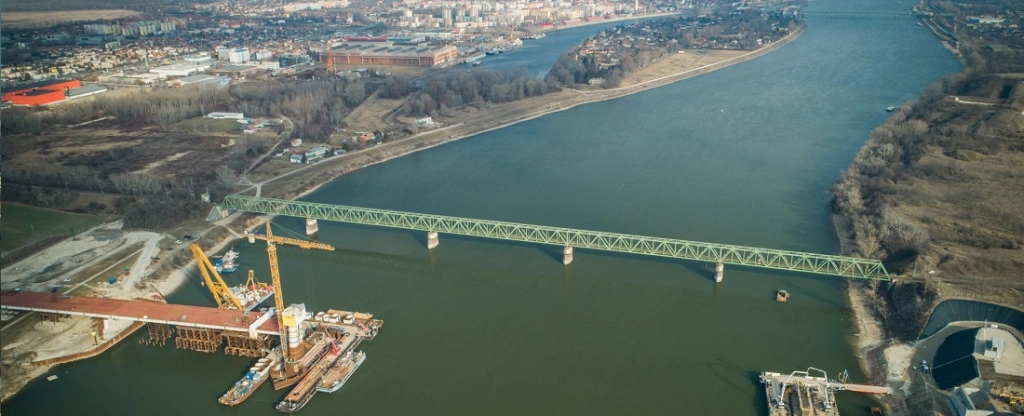 Így épül Mészárosék komáromi Duna-hídja