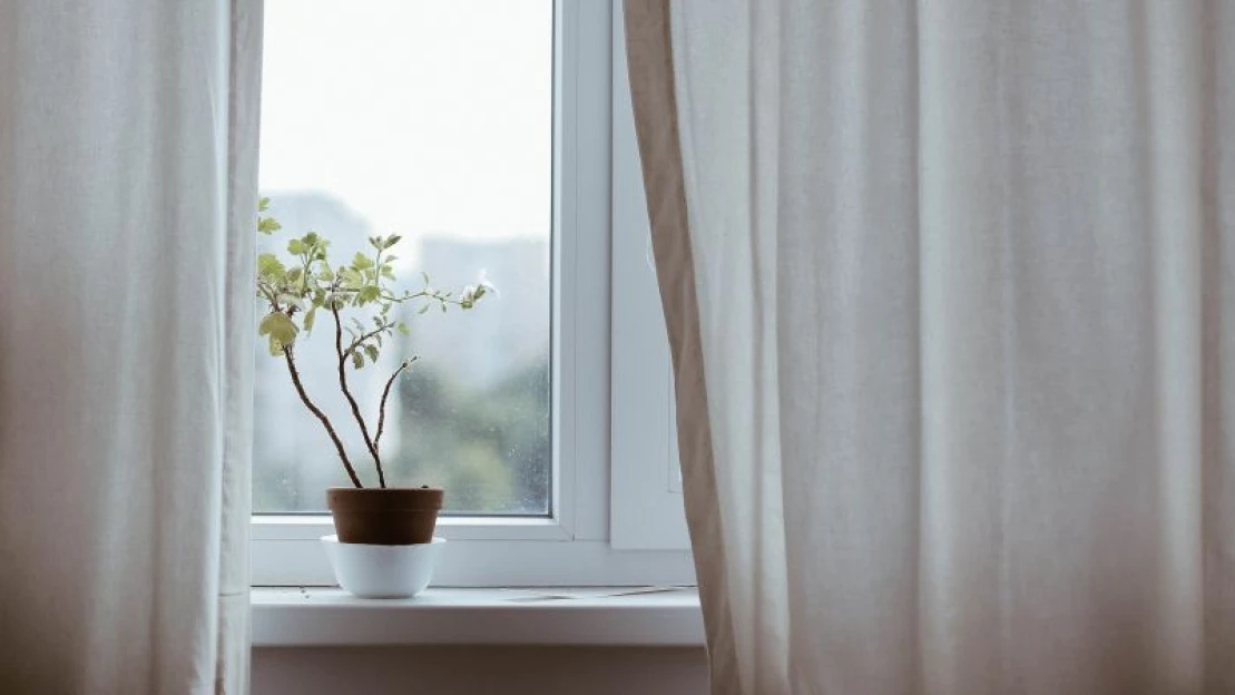 Jé, már ilyen is van: levegőtisztító és szagszűrő függönyt dob piacra az Ikea