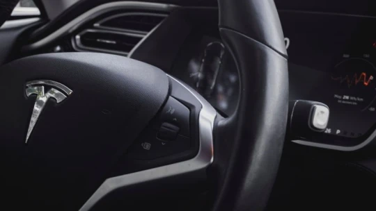 A Teslák teljesen önvezetőek lesznek – álmodozott sokáig Musk, majd bekopogott a valóság