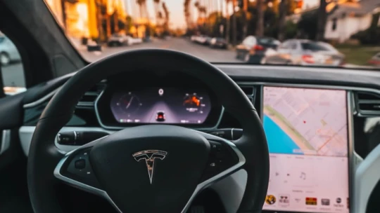 Távozik a Tesla kulcsüzletágának vezetője