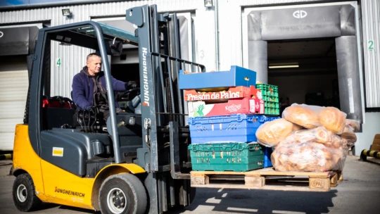 Változtat az árazáson a Tesco: így szállítanak ki mostantól