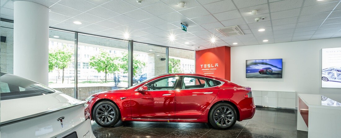 Megnyitott a magyar Tesla-szalon, az idénre tervezett autók ötödét már el is adták