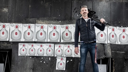 Havi százezer töltény fogy egy belvárosi pincében, és mindegyik éles