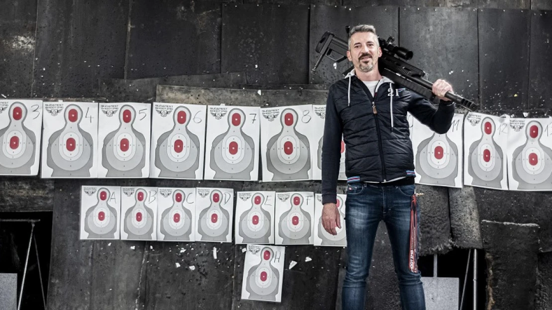 Havi százezer töltény fogy egy belvárosi pincében, és mindegyik éles