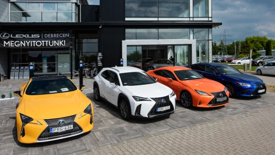 Lexus Debrecen  – garázstól a luxus szalonig