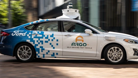 Közösen akarja lenyomni az elektromos autók árát a Volkswagen és a Ford