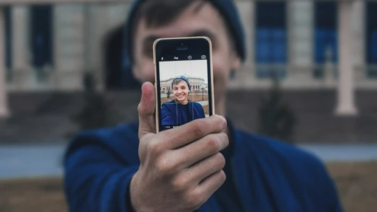 Mit kezdhet a FaceApp a fotóinkkal, azon túl, hogy megöregíti őket?
