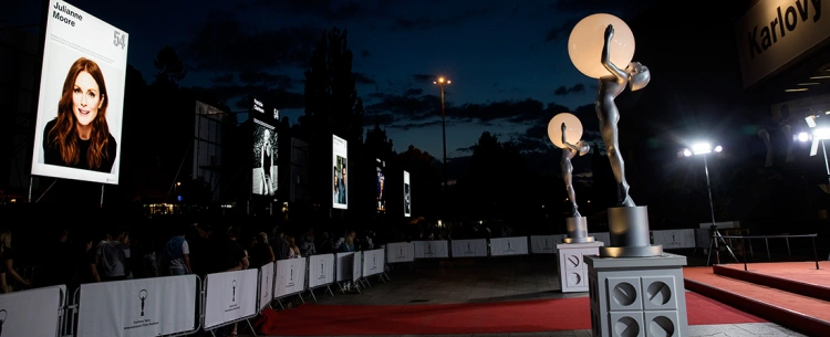 Cannes, Berlin, Velence? Ugyan már, Karlovy Vary a filmfesztiválok titkos gyöngyszeme, ahová neked is lehet belépőd